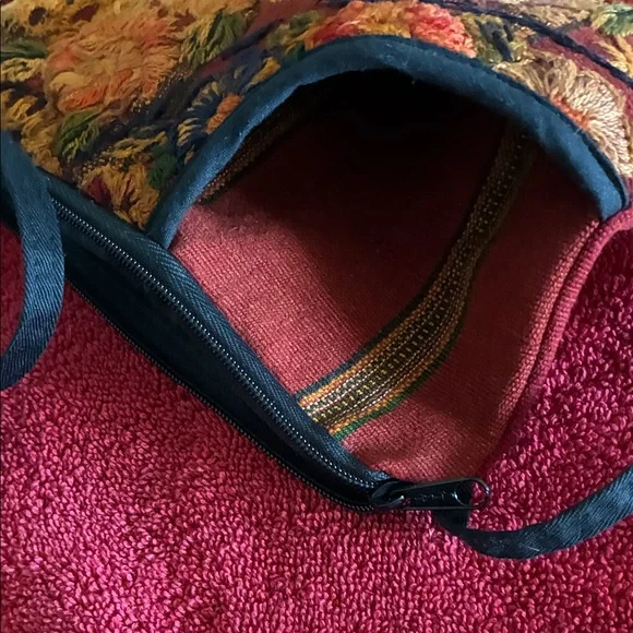 Floral Embroidered Shoulder Bag - Picture 5 of 6